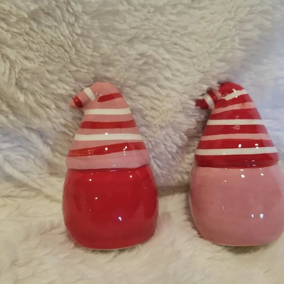 Ceramic Gnome Valentine Salt and Pepper Shaker Set New - Picture 5 of 5